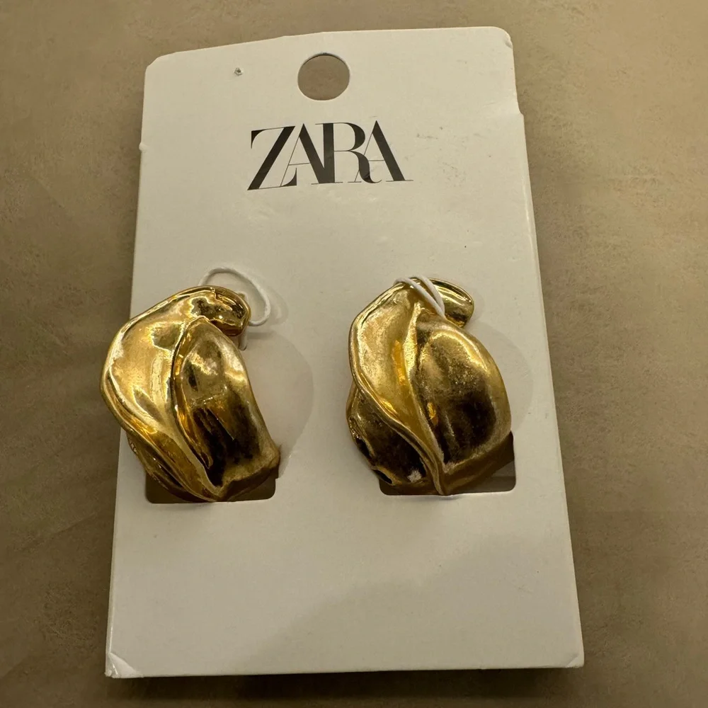 Zara Twisted Gold Earrings NWT ✨✨🔥